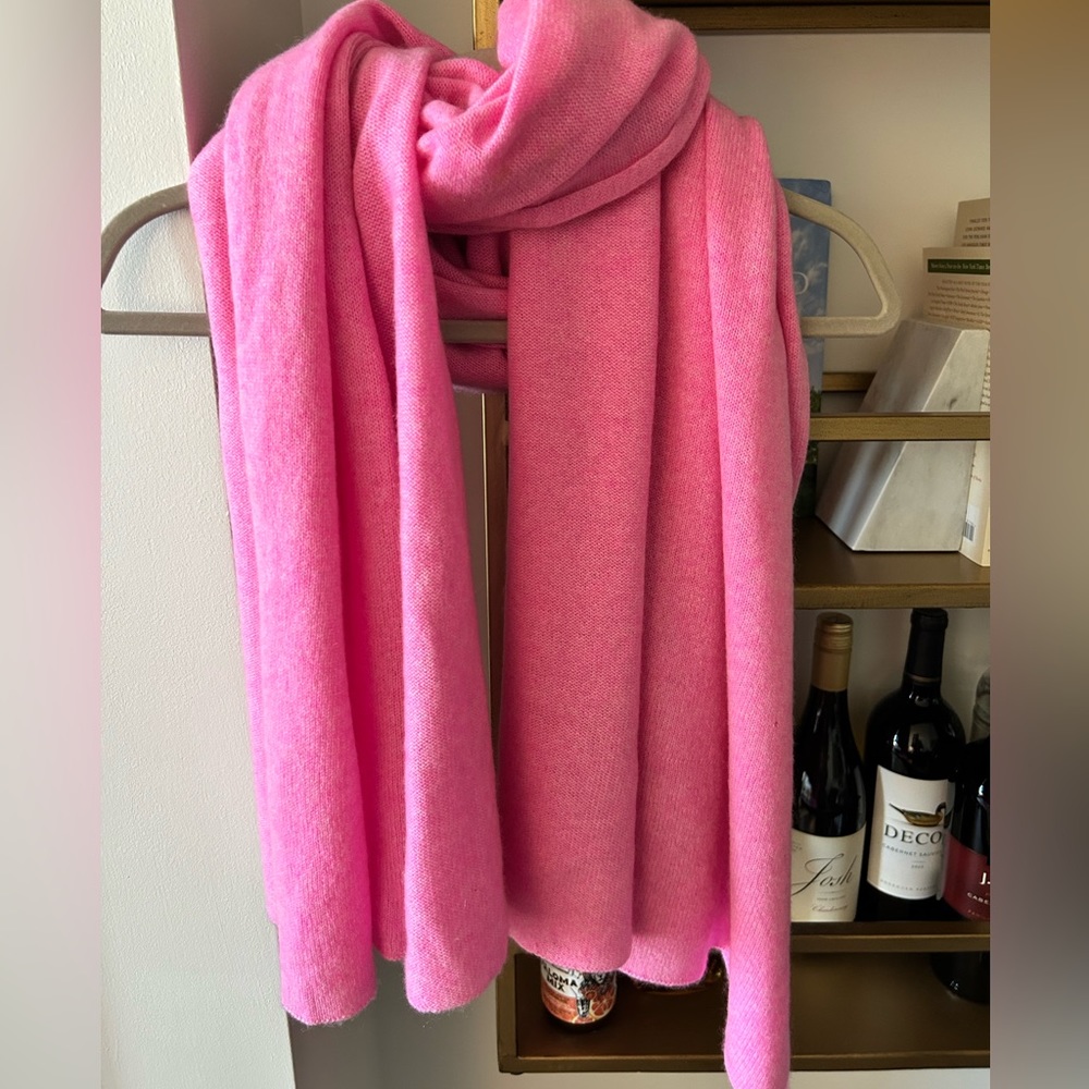 White and Warren hot pink travel wrap